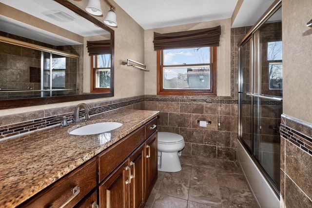 13755 W Crawford DRIVE, New Berlin, WI 53151