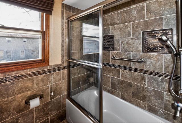 13755 W Crawford DRIVE, New Berlin, WI 53151