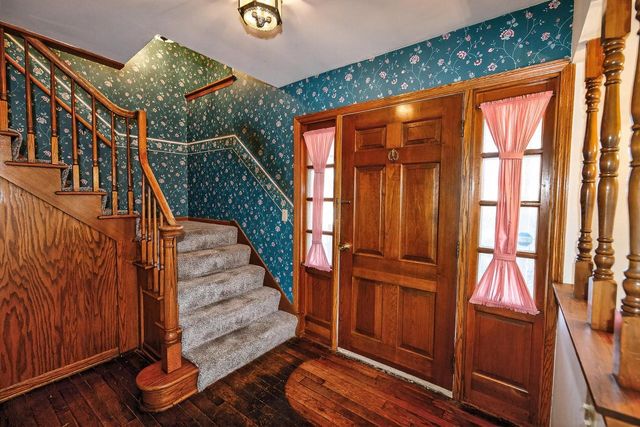 13755 W Crawford DRIVE, New Berlin, WI 53151