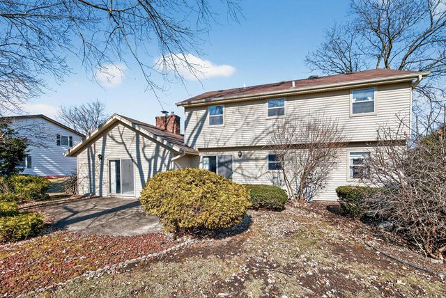 13755 W Crawford DRIVE, New Berlin, WI 53151