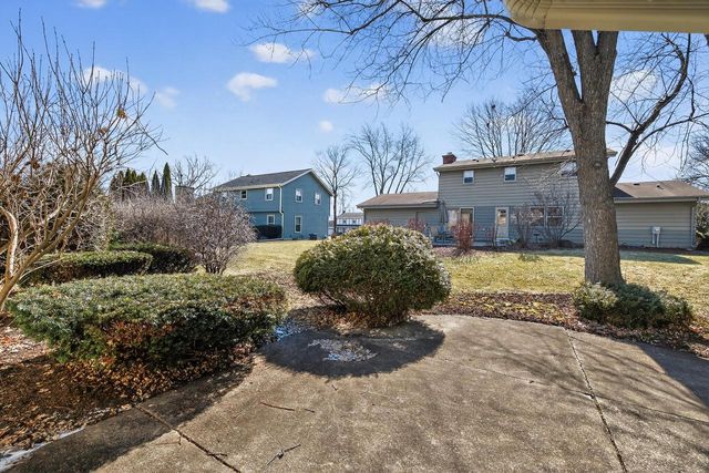 13755 W Crawford DRIVE, New Berlin, WI 53151