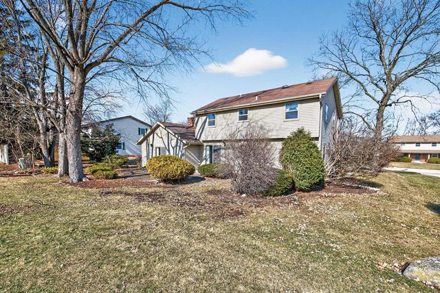 13755 W Crawford DRIVE, New Berlin, WI 53151