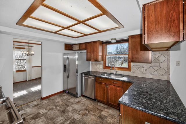 13755 W Crawford DRIVE, New Berlin, WI 53151