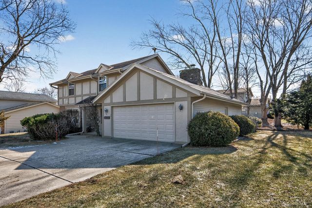 13755 W Crawford DRIVE, New Berlin, WI 53151