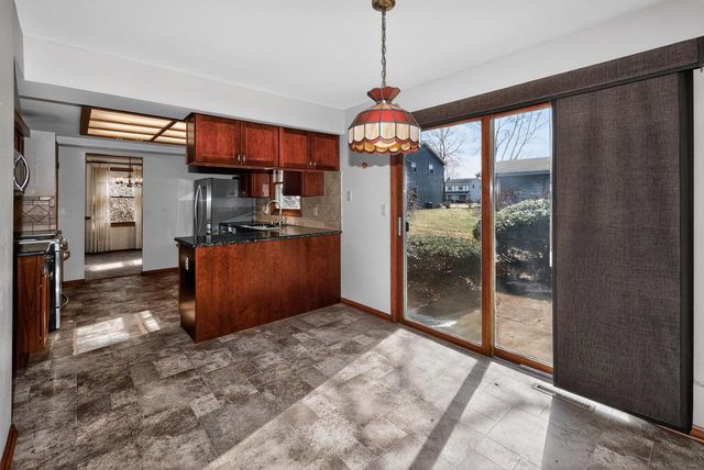 13755 W Crawford DRIVE, New Berlin, WI 53151