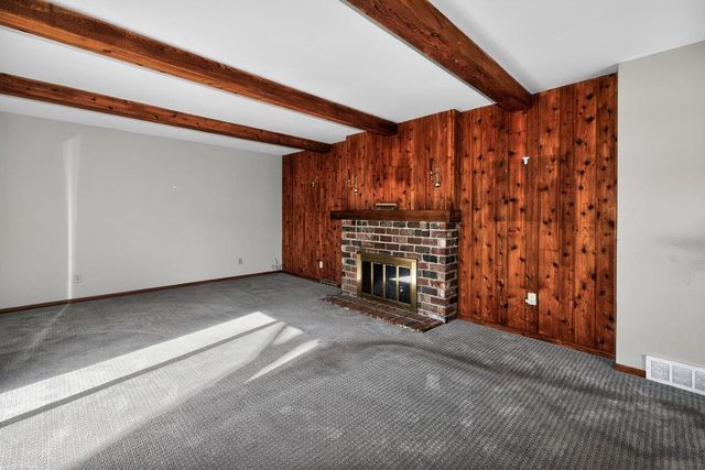 13755 W Crawford DRIVE, New Berlin, WI 53151