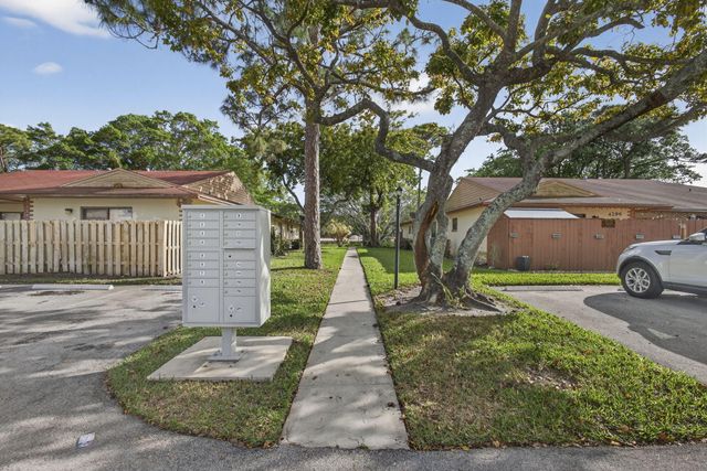 4296 Woodstock Drive D, West Palm Beach, FL 33409