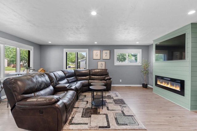 117 RAUGHT STREET, Kaukauna, WI 54130