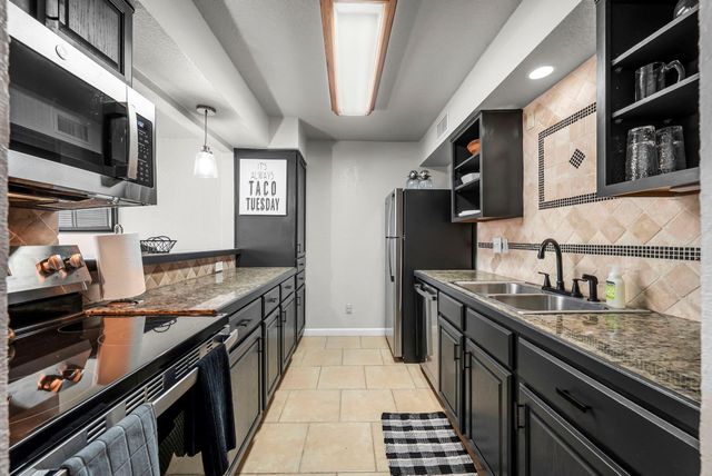300 Out Yonder 167, Horseshoe Bay, TX 78657