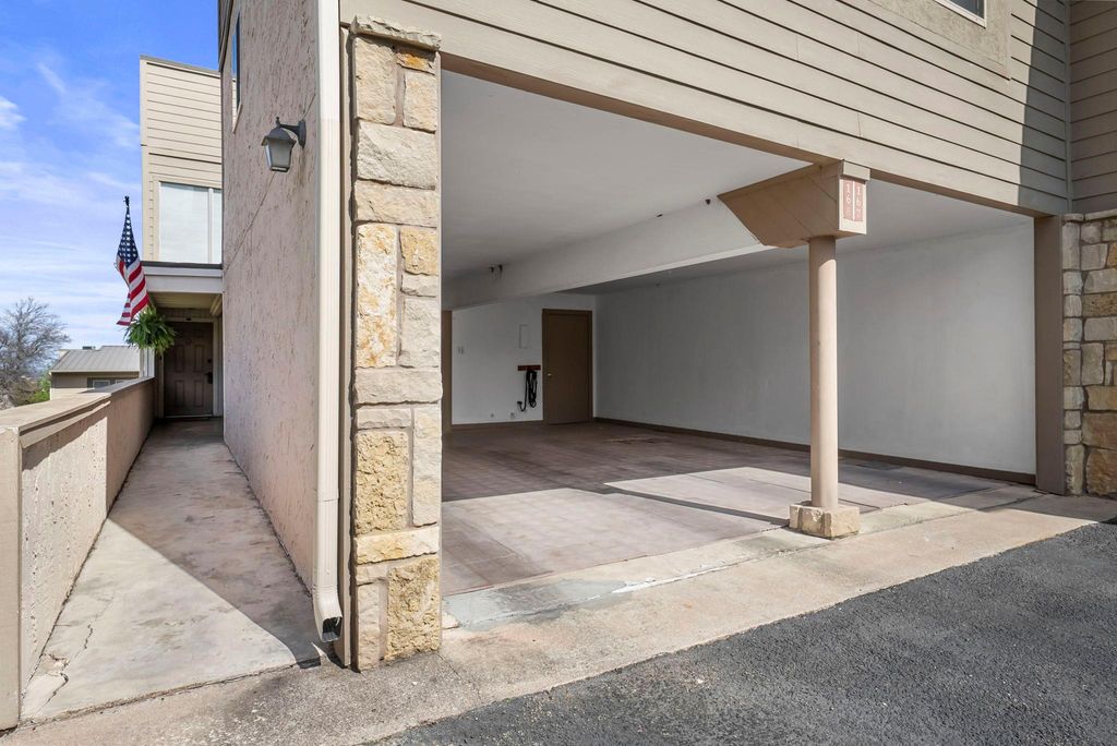 300 Out Yonder 167, Horseshoe Bay, TX 78657