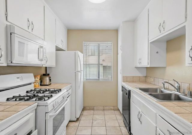 3964 Manzanita Dr, San Diego, CA 92105