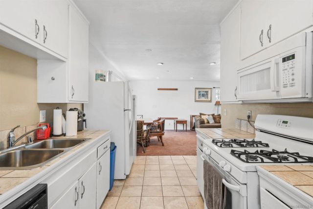 3964 Manzanita Dr, San Diego, CA 92105