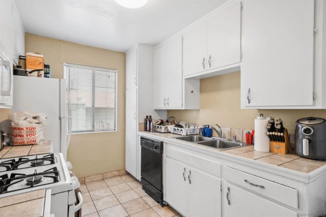 3964 Manzanita Dr, San Diego, CA 92105