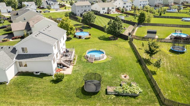 2332 Winterthur Green, Yorkville, IL 60560