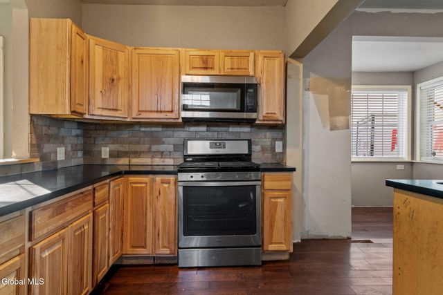 8 Glebe Street, Johnstown, NY 12095