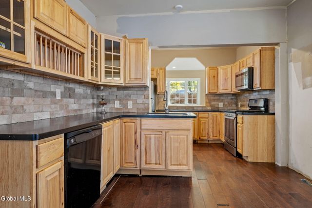 8 Glebe Street, Johnstown, NY 12095