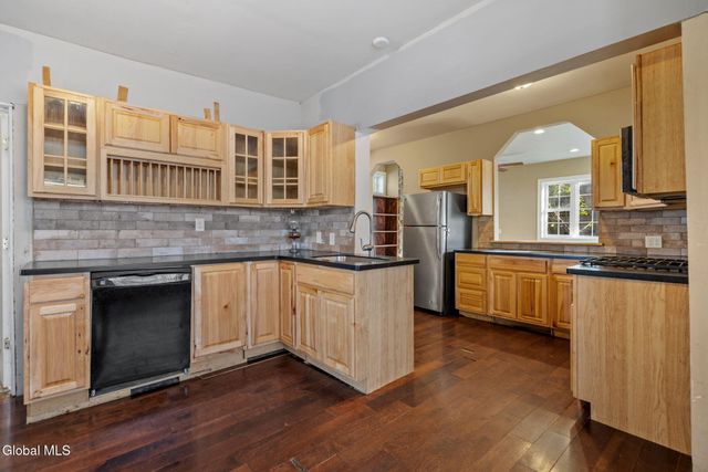 8 Glebe Street, Johnstown, NY 12095