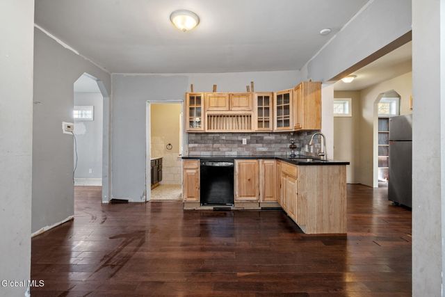 8 Glebe Street, Johnstown, NY 12095