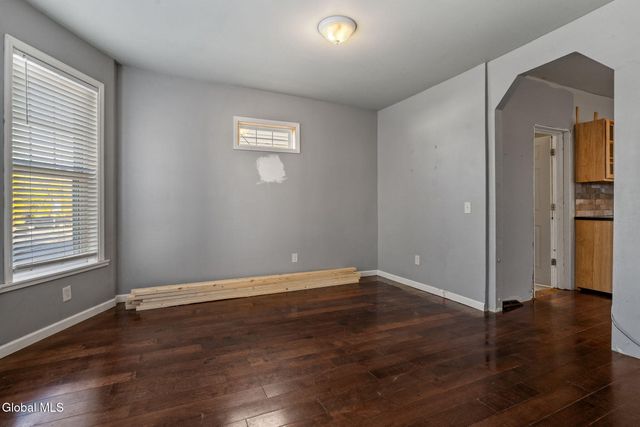 8 Glebe Street, Johnstown, NY 12095