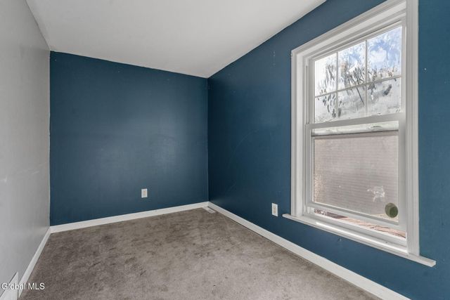 8 Glebe Street, Johnstown, NY 12095