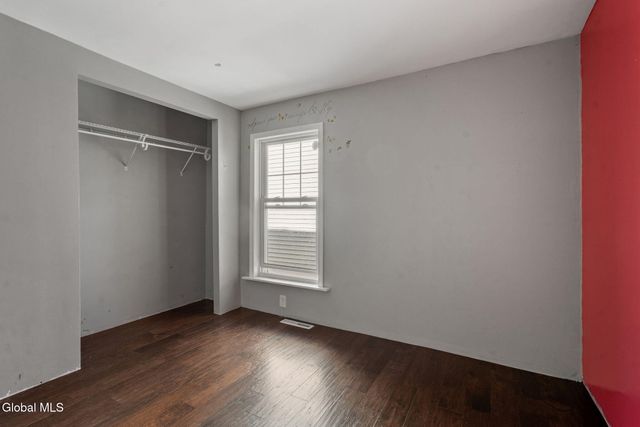 8 Glebe Street, Johnstown, NY 12095