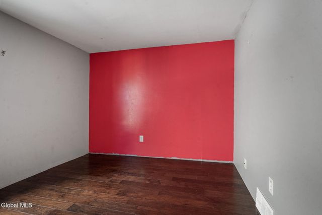 8 Glebe Street, Johnstown, NY 12095