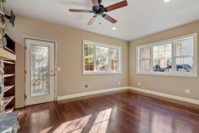 8 Glebe Street, Johnstown, NY 12095