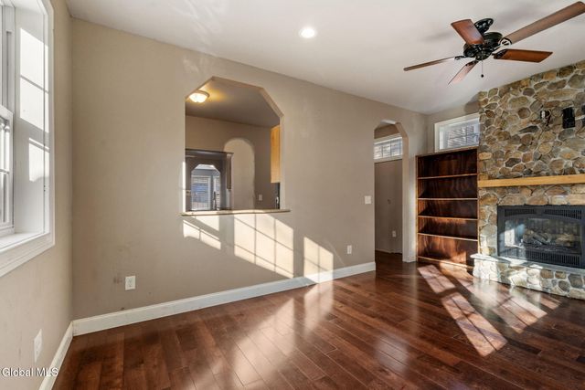 8 Glebe Street, Johnstown, NY 12095