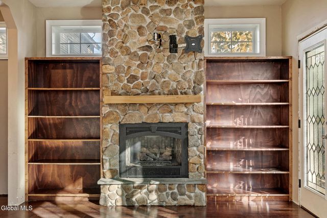 8 Glebe Street, Johnstown, NY 12095