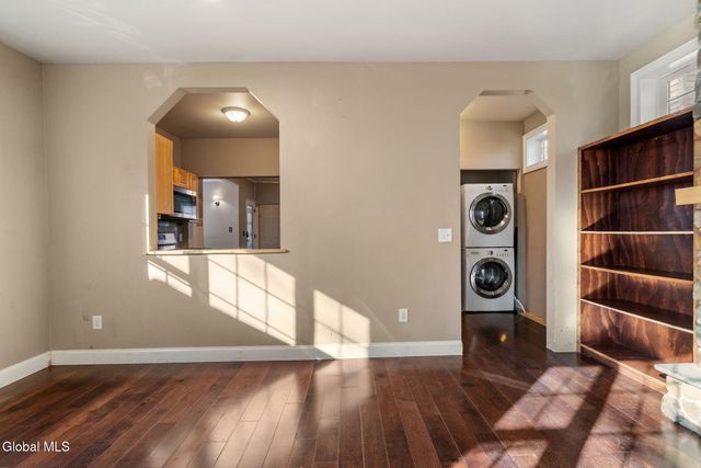 8 Glebe Street, Johnstown, NY 12095