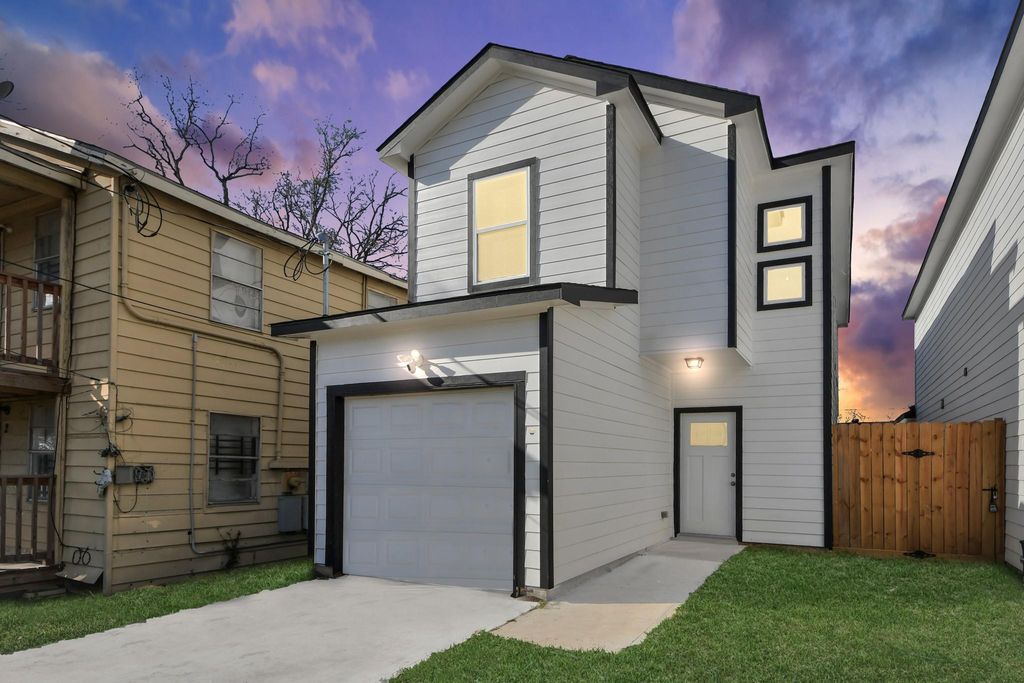 4011 Elmwood Street, Houston, TX 77051