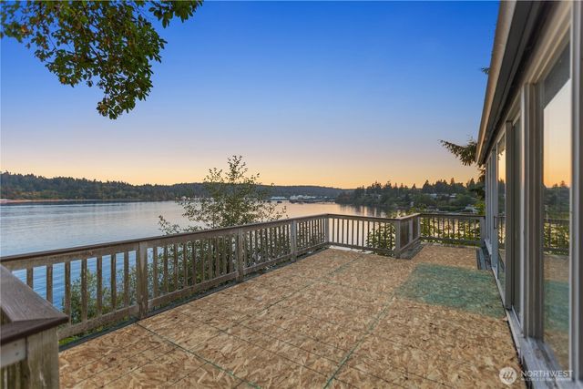 11127 NE Wing Point Drive, Bainbridge Island, WA 98110