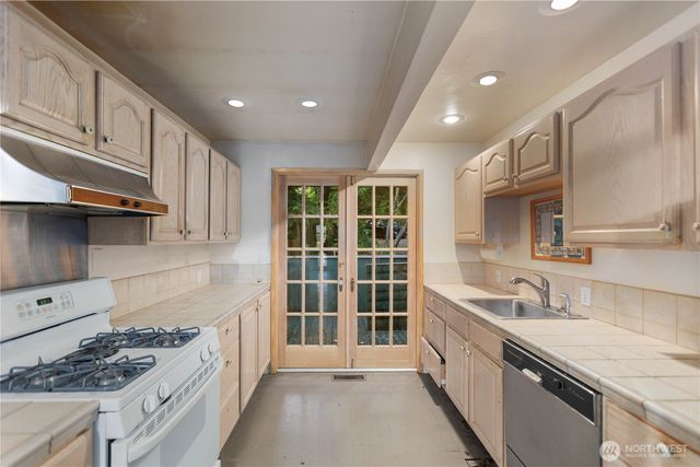 11127 NE Wing Point Drive, Bainbridge Island, WA 98110