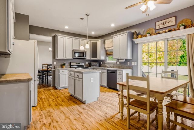 751 DEVONSHIRE DR, Williamstown, NJ 08094