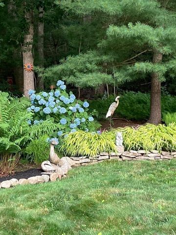 49 Great Hill Dr, Barnstable, MA 02668