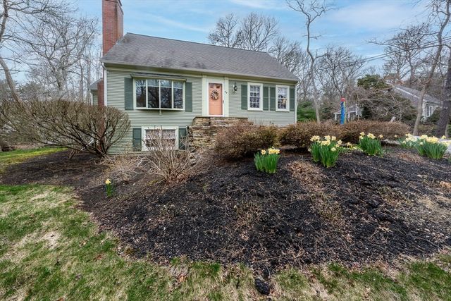 49 Great Hill Dr, Barnstable, MA 02668