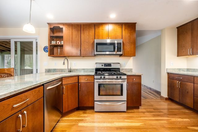 49 Great Hill Dr, Barnstable, MA 02668
