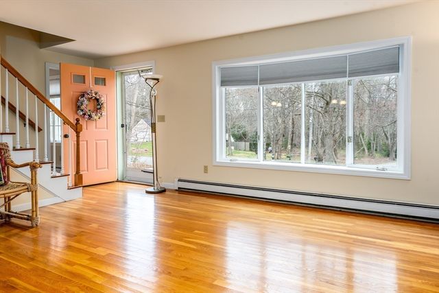 49 Great Hill Dr, Barnstable, MA 02668