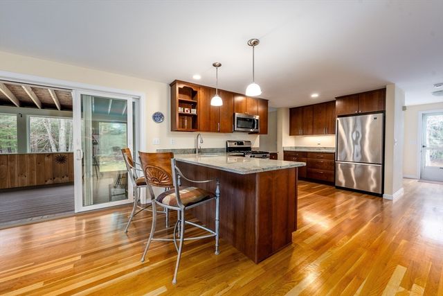 49 Great Hill Dr, Barnstable, MA 02668