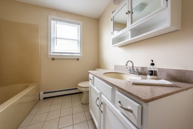49 Great Hill Dr, Barnstable, MA 02668