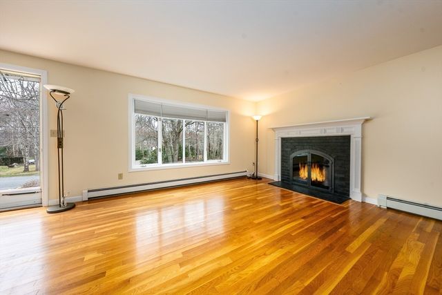 49 Great Hill Dr, Barnstable, MA 02668