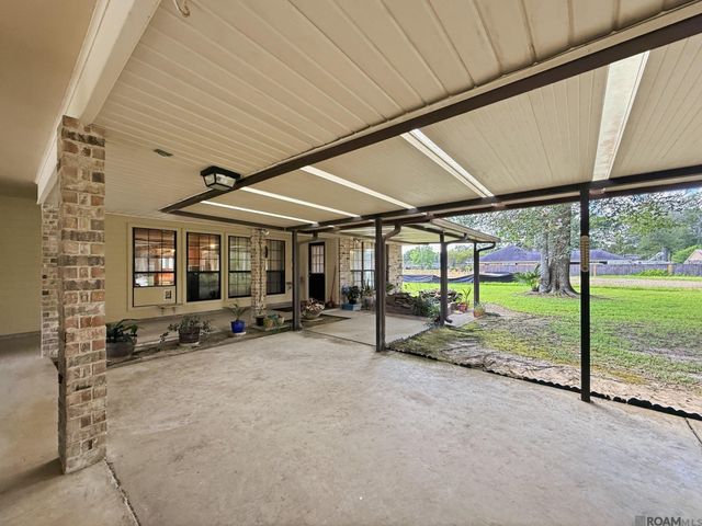 13525 Bridlewood Dr, Greenwell Springs, LA 70739
