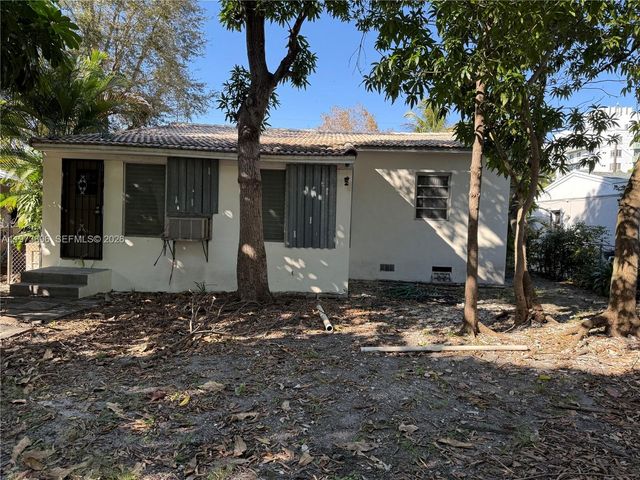 2750 SW 26th St, Miami, FL 33133