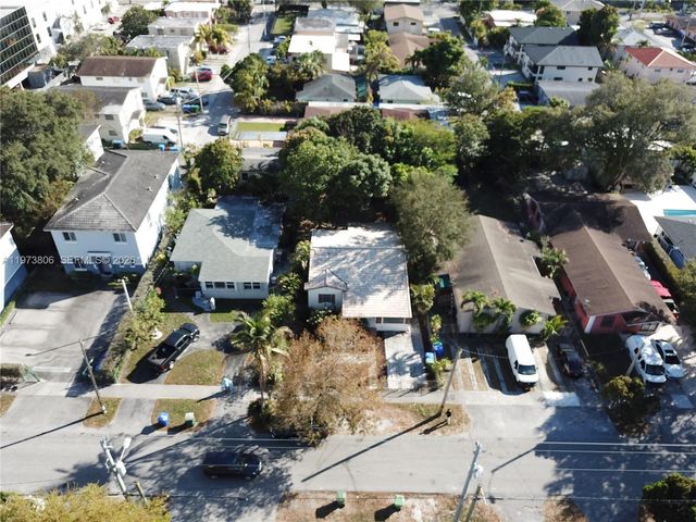 2750 SW 26th St, Miami, FL 33133