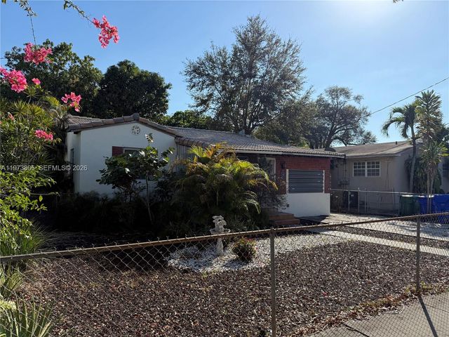 2750 SW 26th St, Miami, FL 33133