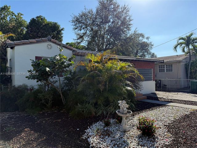 2750 SW 26th St, Miami, FL 33133