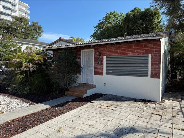 2750 SW 26th St, Miami, FL 33133