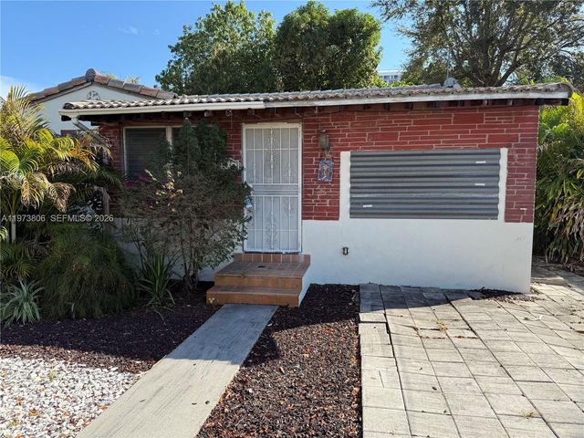 2750 SW 26th St, Miami, FL 33133