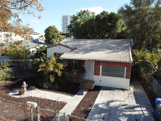 2750 SW 26th St, Miami, FL 33133