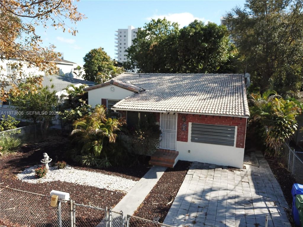 2750 SW 26th St, Miami, FL 33133